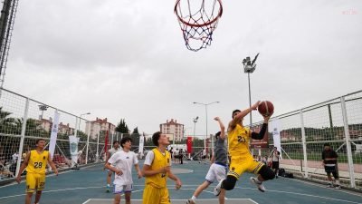 İzmir Gaziemir Belediyesi’nin “Gençlik Festivali” kapsamında düzenlediği 3x3 Streetball Turnuvası’nda,