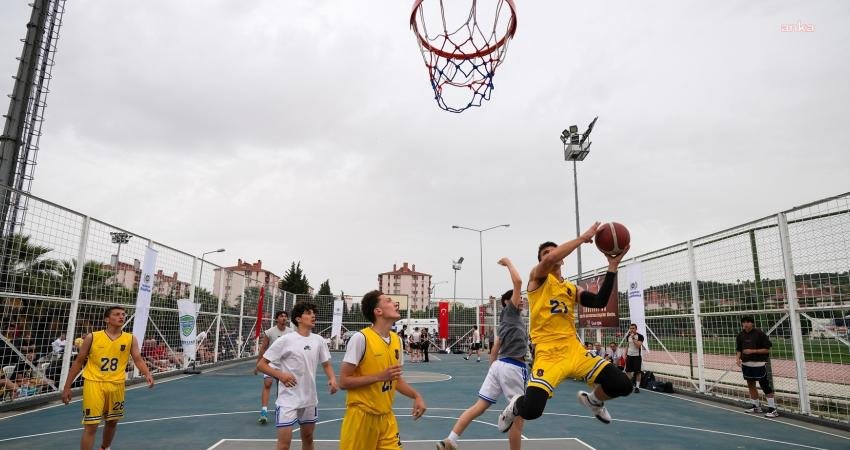 İzmir Gaziemir Belediyesi’nin “Gençlik Festivali” kapsamında düzenlediği 3x3 Streetball Turnuvası’nda,