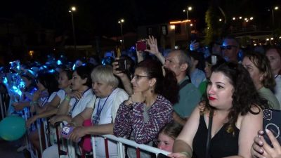 Manavgat Belediyesi’nin tarihi Side Limanı’nda düzenlediği ‘Dans ve Müzik Festivali’