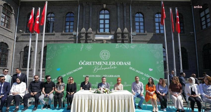 Milli Eğitim Bakanı Yusuf Tekin, Öğretmenler Odası Buluşmaları kapsamında Diyarbakır'daki