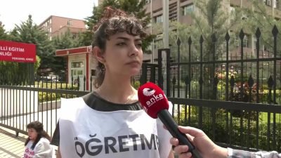 Milli Eğitim Bakanlığı önünde ‘taban maaş’ talebiyle oturma eylemi yapan