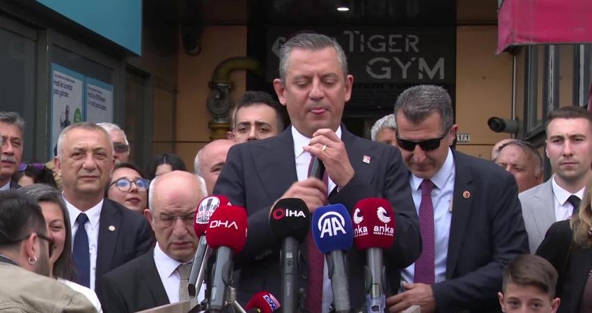 CHP Genel Başkanı Özgür Özel, partisinin Kütahya İl Başkanlığında, "Muhataplarımızla