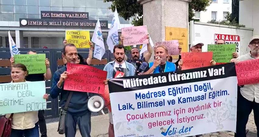 Öğrenci Veli Derneği (Veli-Der), Milli Eğitim Bakanlığı'nın "Türkiye Yüzyılı Maarif