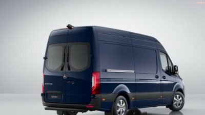 Mercedes-Benz Sprinter Panelvan FL, arka görüş kamerasıyla sürücülerin araçtan inmeden