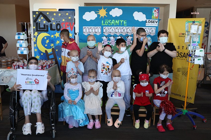 losemili-cocuklarin-bayram-kutlamasi