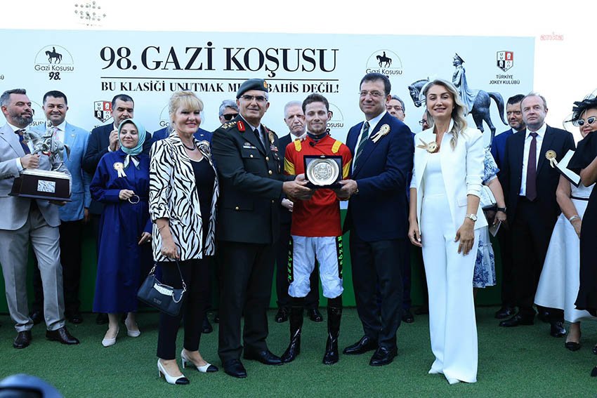 Bu yıl 98’incisi düzenlenen Gazi Koşusu’nu Akın Sözen'in jokeyliğini yaptığı