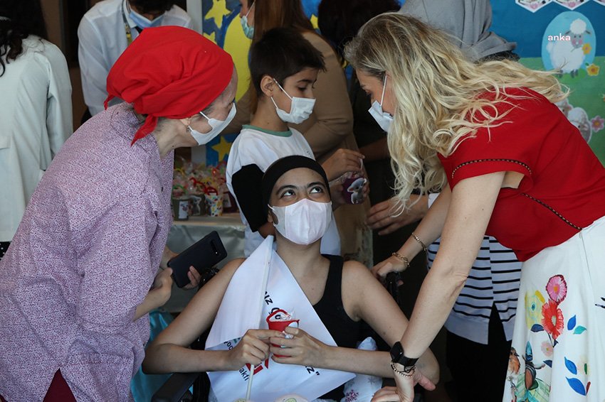 losemili-cocuklarin-bayram-kutlamasi