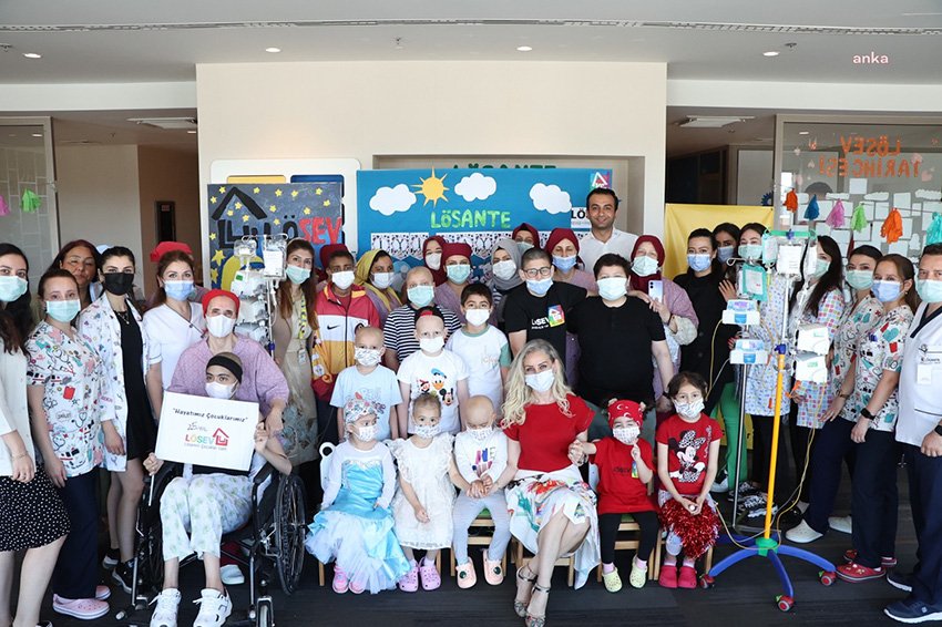 losemili-cocuklarin-bayram-kutlamasi