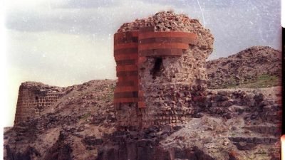 Sürekli okumayla gözler yorulunca ve sürekli yazmakla parmaklar acımaya başlayınca