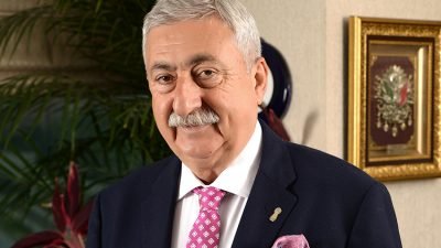 Kurban Bayramı ve Babalar Günü dolayısıyla yazılı bir mesaj yayınlayan