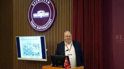 Bezmialem Vakıf Üniversitesinde düzenlenen sempozyumda konuşan deprem uzmanı Prof. Dr.