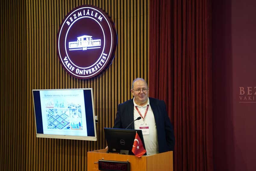 Deprem Uzmanı Prof. Dr. Ersoy, İstanbul depremiyle ilgili en kötü senaryoyu açıkladı! İşte en riskli bölgeler Bezmialem Vakıf Üniversitesinde düzenlenen sempozyumda konuşan deprem uzmanı Prof. Dr.