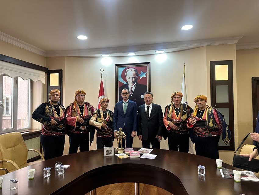 ankara-kulubu-dernegi-genel-baskani-ozaslandan-besikciogluna-hayirli-olsun-ziyareti