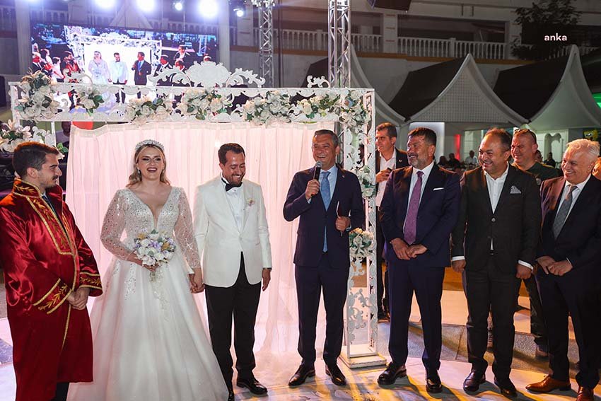 ozgur-ozel-gaffar-cicek-ve-melisa-yavasoglu-ciftinin-nikah-sahitligini-yapti