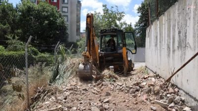 Vatandaşlardan gelen yoğun taleplerin ardından Ataşehir Deresi üzerine yaya köprüsü