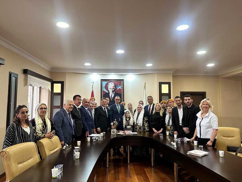 Ankara Kulübü Derneği Genel Başkanı Dr. Metin Özaslan, beraberinde dernek