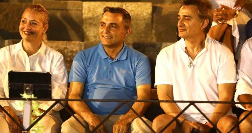 dalsin-kizlar-sualti-etkinligine-side-ev-sahipligi-yapti