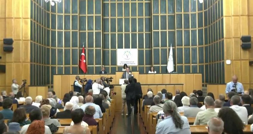 DEM Parti Eş Genel Başkanı Tuncer Bakırhan, "Biz biliyoruz ki