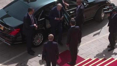 Cumhuriyet Halk Partisi Genel Başkanı Özgür Özel, Cumhurbaşkanı ve AK