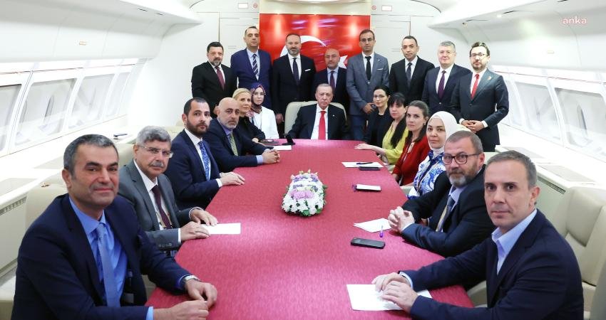 Cumhurbaşkanı Recep Tayyip Erdoğan, İspanya-İtalya ziyareti dönüşü uçakta gazetecilerin sorularını