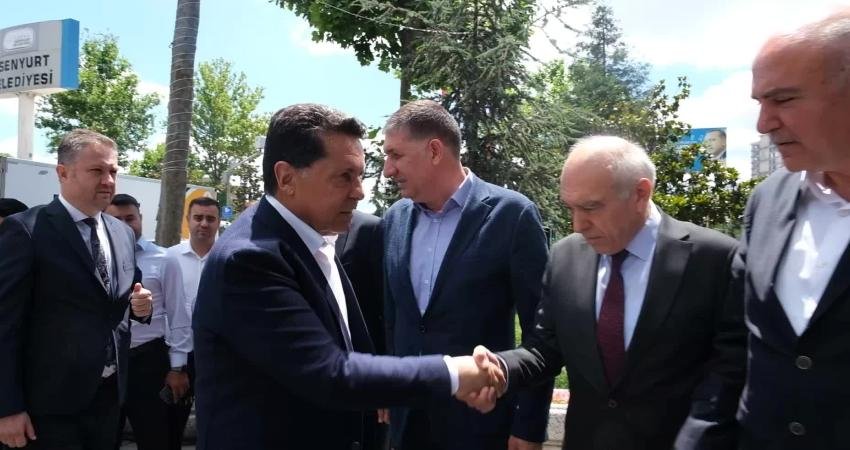 Esenyurt Belediye Başkanı Ahmet Özer, ilçenin mülki idare amirleri, belediye