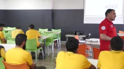 Esenyurt Belediyesi tarafından ilçedeki işletmelerin personeline deprem bilinci eğitimi verilmeye