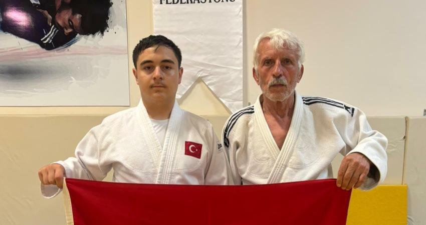 Eskişehir Büyükşehir Gençlik ve Spor Kulübü’nün sporcusu Mehmet Yiğit Atmaca,