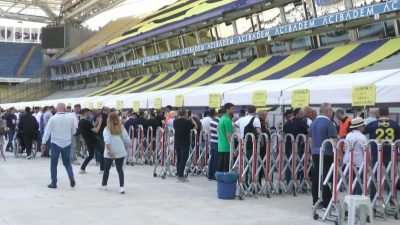 Fenerbahçe Kulübü'nün Seçimli Olağan Genel Kurulu’nda oy kullanma işlemi saat