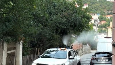 Beykoz’da sivrisinekle mücadele çalışmaları İstanbul Büyükşehir Belediyesi (İBB) ekiplerinin takviyesiyle