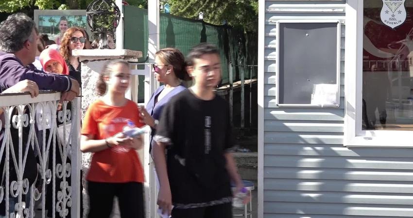 Sınavla öğrenci alan liselerde okumak isteyen 8. sınıf öğrencilerinin katıldığı Liselere