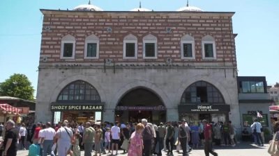 İstanbul’da Mısır Çarşısı’na alışverişe gelen Şenay Yılmaz isimli yurttaş, “Herkes
