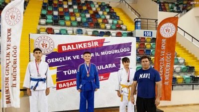 Osmangazi Belediyespor’un genç ve minik judocuları, Balıkesir’de düzenlenen Judo Kuvayi