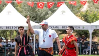 Bu yıl 20'incisi düzenlenen İbrahimşehir Geleneksel Aşırtmalı Aba Güreşleri, Şehitkamil