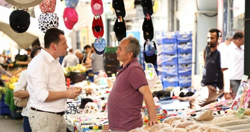 Silivri Belediye Başkanı Bora Balcıoğlu, semt pazarını ziyaret ederek esnaf