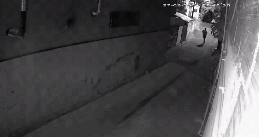 İstanbul Sultanbeyli'de bir otomobili silah zoruyla gasp edip kaçan şüpheliler,