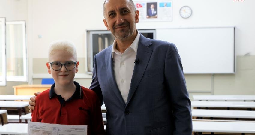 Türk Telekom’un “TahtApp” uygulaması az gören çocuklara ışık oldu Türk Telekom, “Günışığı” projesi kapsamında az gören çocukların sınıf içi