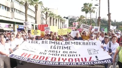 İzmir Müfredata Hayır Platformu, Milli Eğitim Bakanlığı'nın yeni müfredat değişikliğini