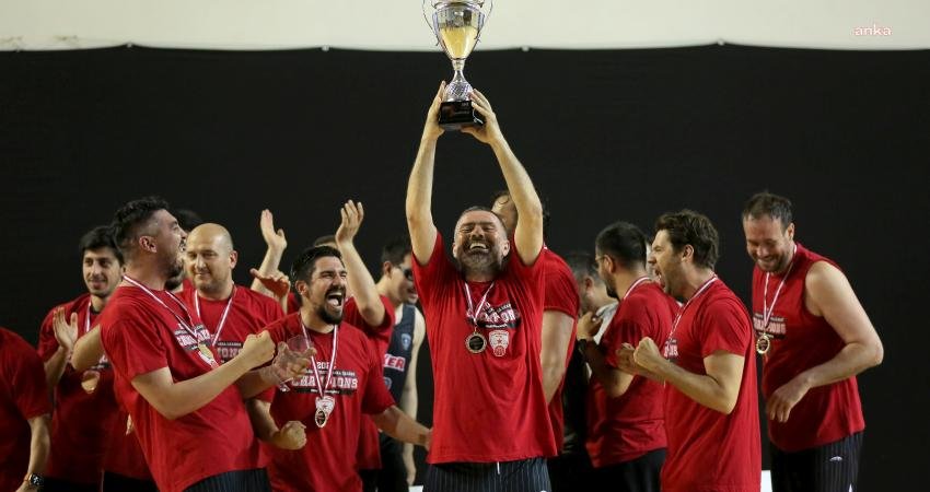 Yıldız Holding Basketbol Takımı, Şirketler Arası Basketbol Ligi'nde (CBL) ikinci