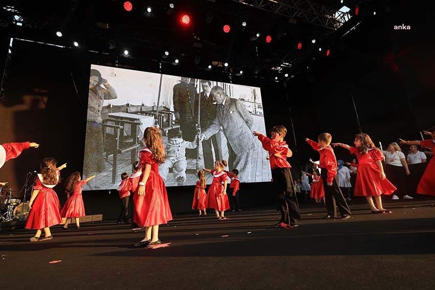 yuvamiz-istanbul-mezuniyet-toreninde-konusan-imamoglu-yok-oyle-kanal-manal-kres-herkesi-yener