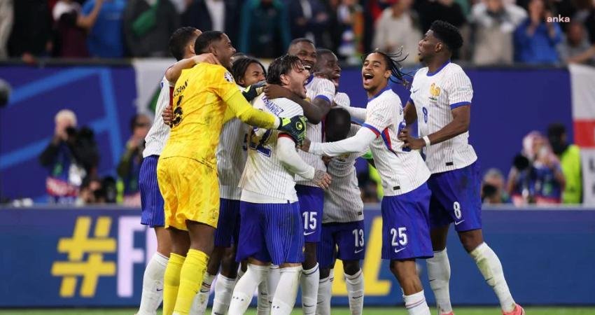 Avrupa Futbol Şampiyonası’nda ilk çeyrek final karşılaşmaları bu akşam tamamlandı.