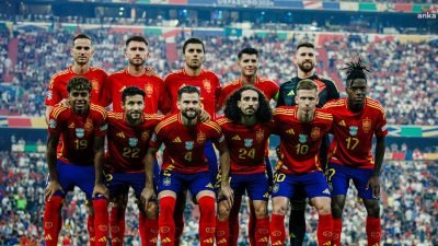 Avrupa Futbol Şampiyonası'nda yarı final karşılaşmasında Fransa ve İspanya karşı