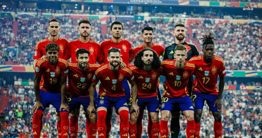 Avrupa Futbol Şampiyonası'nda yarı final karşılaşmasında Fransa ve İspanya karşı