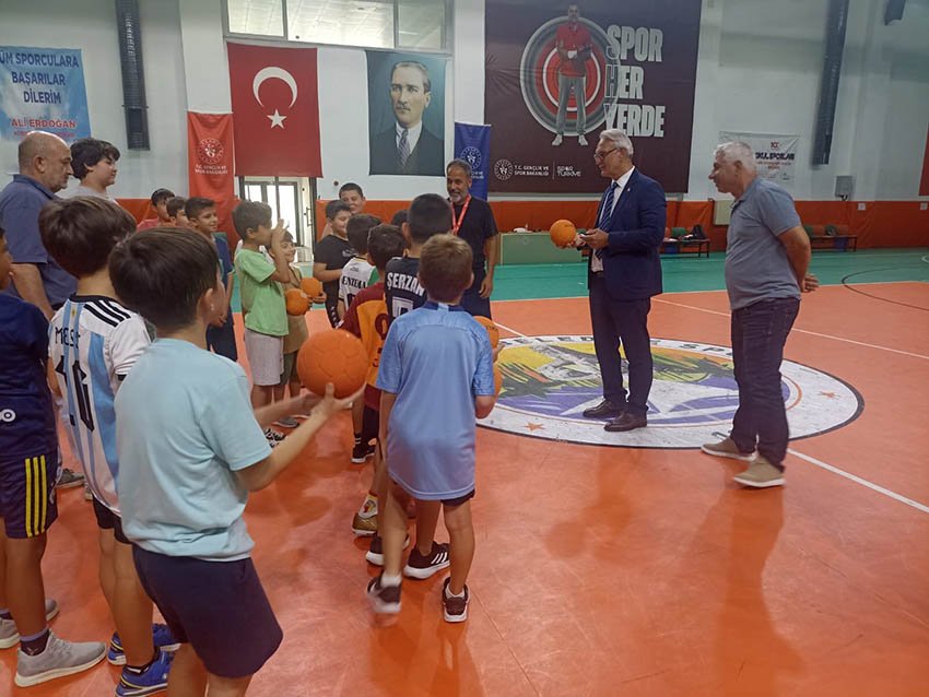 Türkiye Hentbol Federasyonu (THF) Başkanı Uğur Kılıç, Muğla'da hentbol sporunun