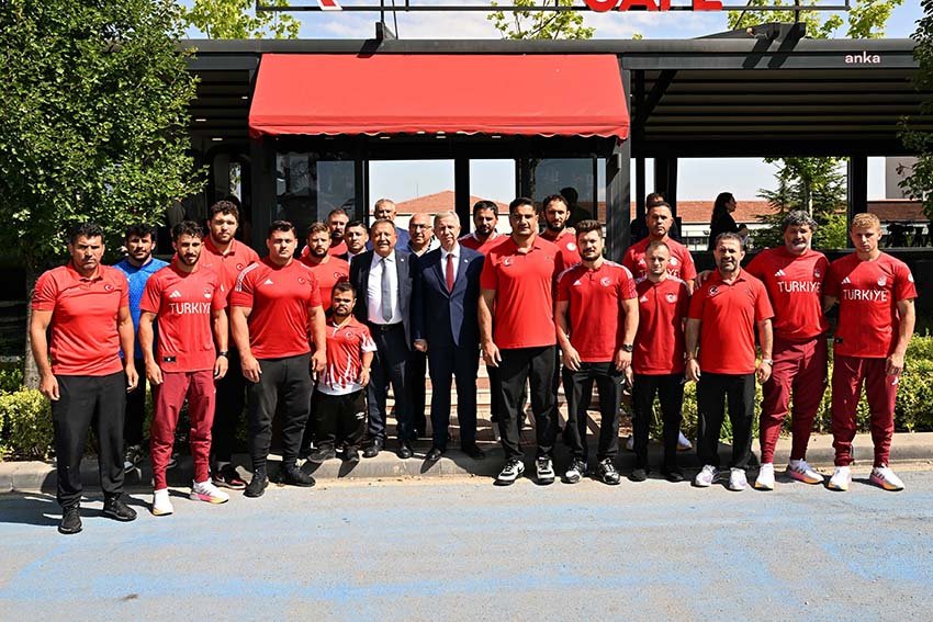 mansur-yavas-2024-paris-olimpiyatlarinda-turkiyeyi-temsil-edecek-aski-sporculariyla-bir-araya-geldi