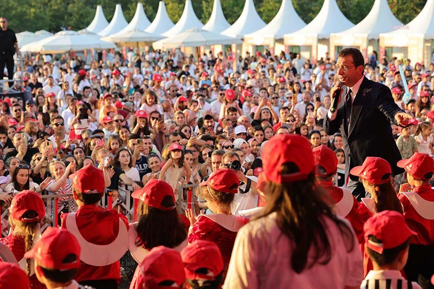 yuvamiz-istanbul-mezuniyet-toreninde-konusan-imamoglu-yok-oyle-kanal-manal-kres-herkesi-yener