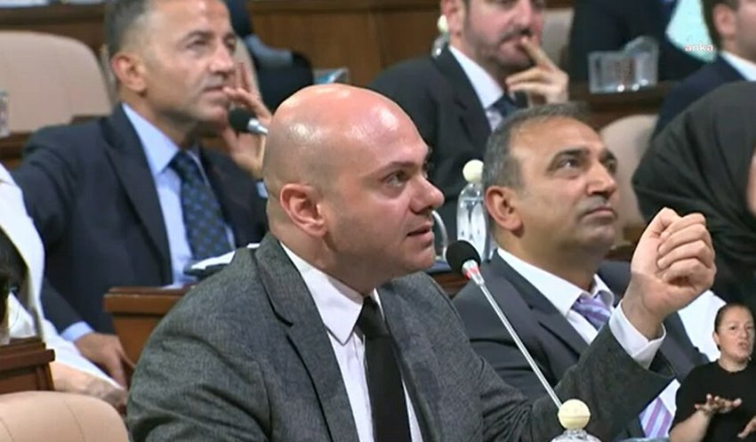 ibb-meclisinde-azmanbus-tartismasi-chpli-ozcan-adalilarin-benimsedigi-adabuslerin-tescilleri-ukomede-uzatilmadi