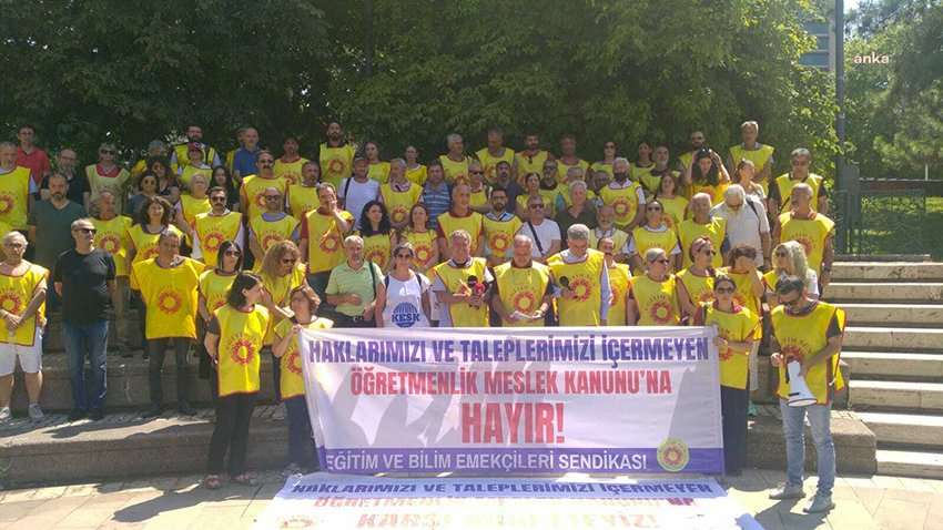 ogretmenlik-meslek-kanunu-teklifine-tepkiler-suruyor-egitim-sen-yasa-yapilacaksa-ogretmenlerle-yapilmalidir