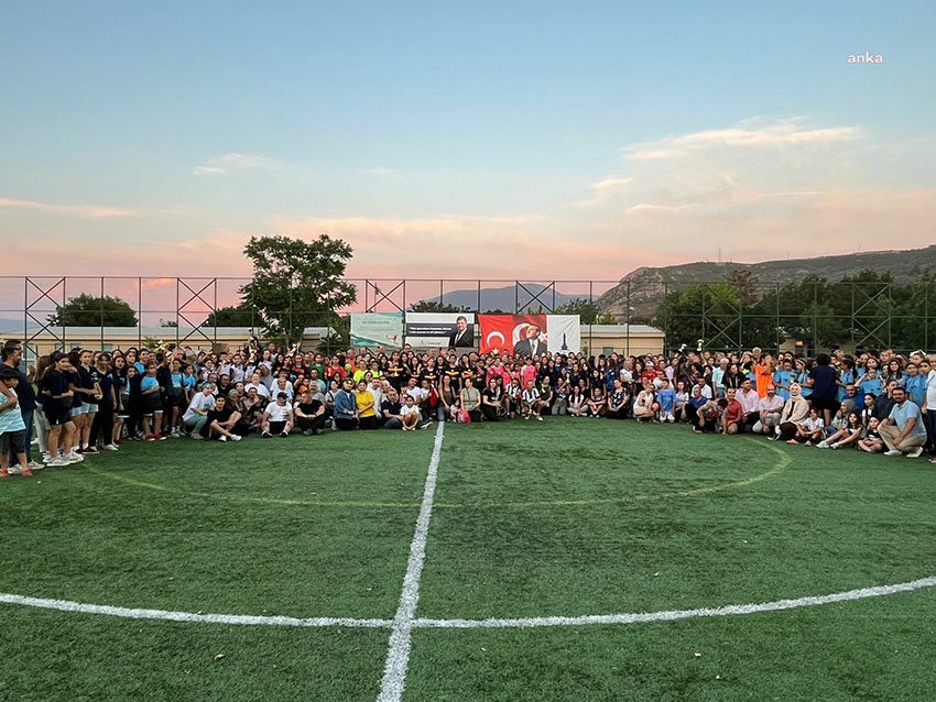 izmirin-futbolcu-kizlari-gelecege-umut-oldu