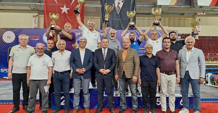 kahramankazan-belediyespor-halter-sampiyonasinda-turkiye-ucuncusu-oldu