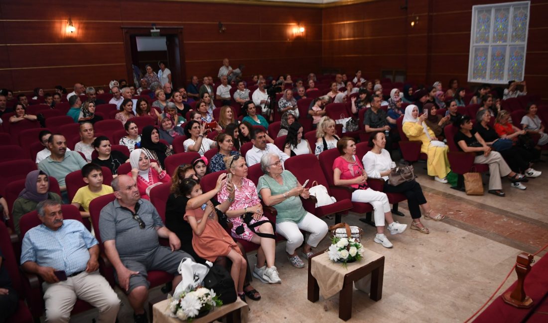1 Nisan’dan bu güne sahnelediği oyunlarla yüzlerce tiyatrosevere ulaşan Mamak